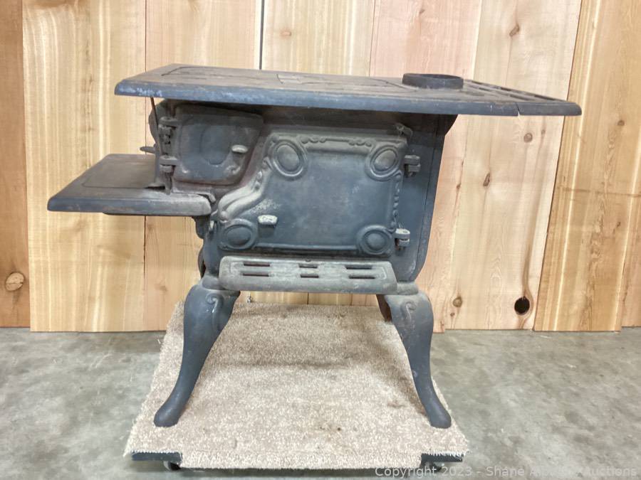 MARTIN STOVE & RANGE CO NO. 8-16 PERFECTION WOOD STOVE Auction