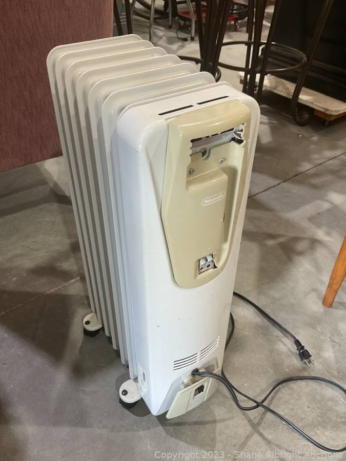 DeLonghi Rolling Floor Space Heater. Auction | Shane Albright Auctions